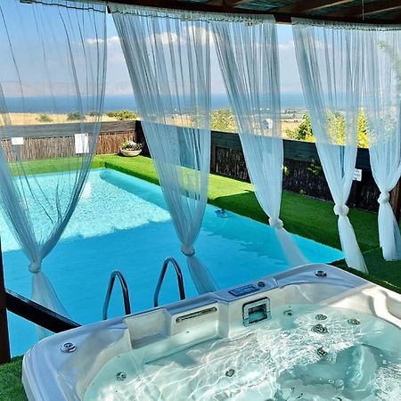 Touchwood Villa Livnim Exterior foto